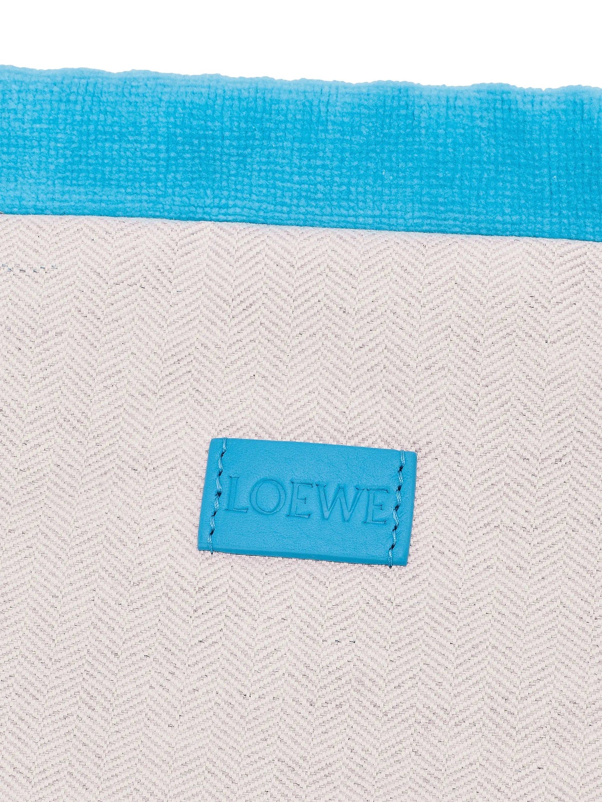 #color_light-blue