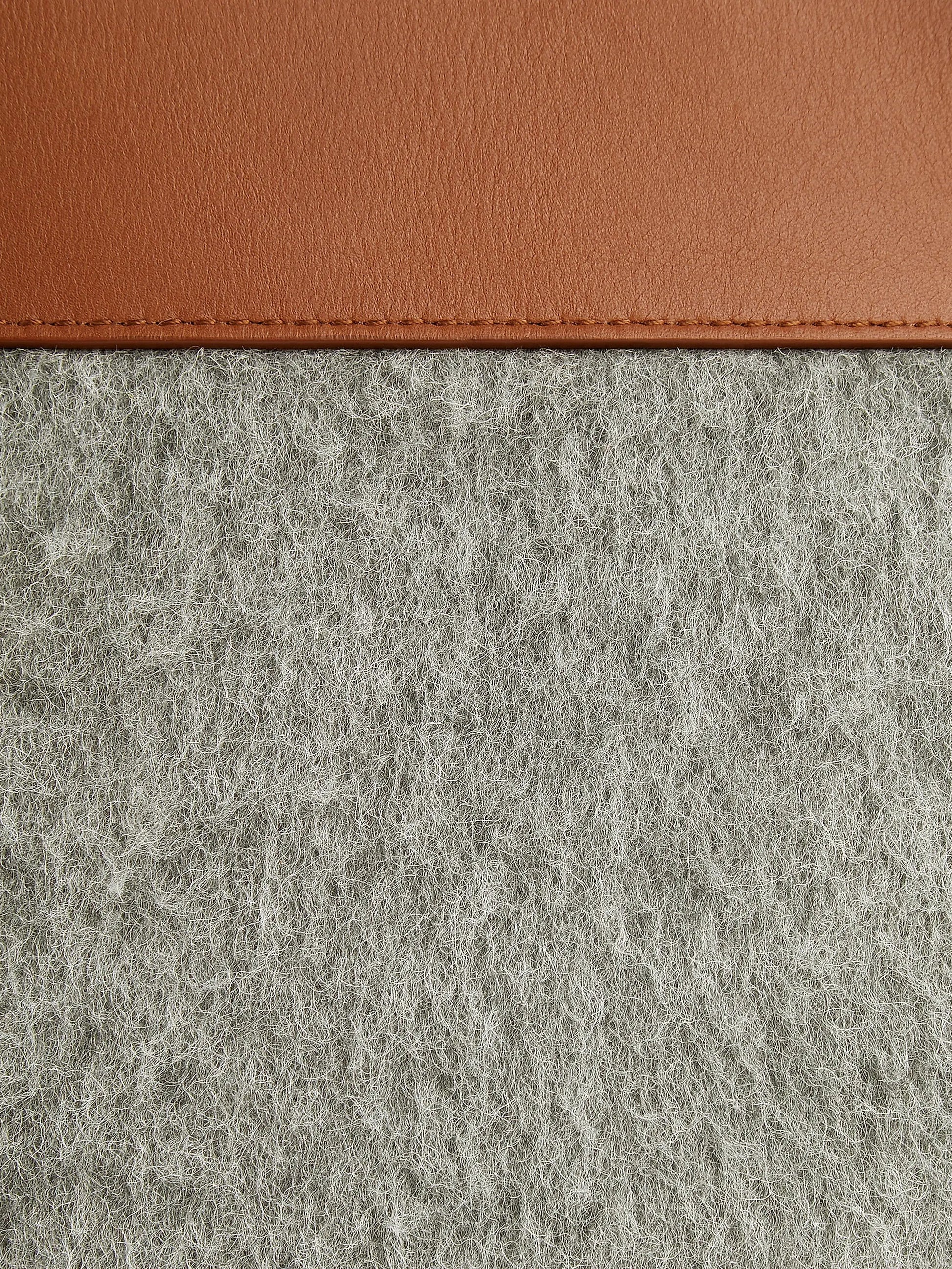 #color_grey-light-wood