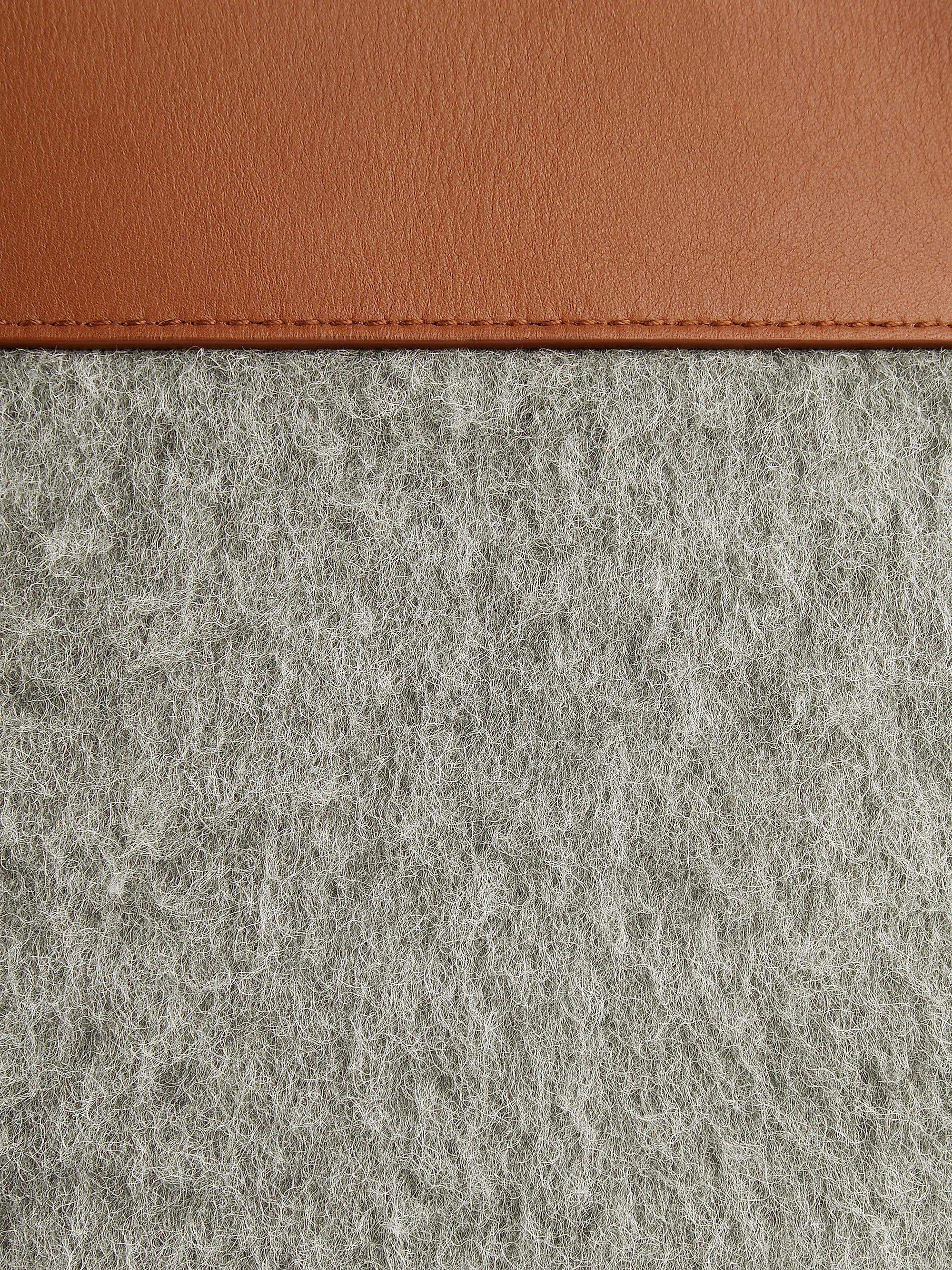 #color_grey-light-wood