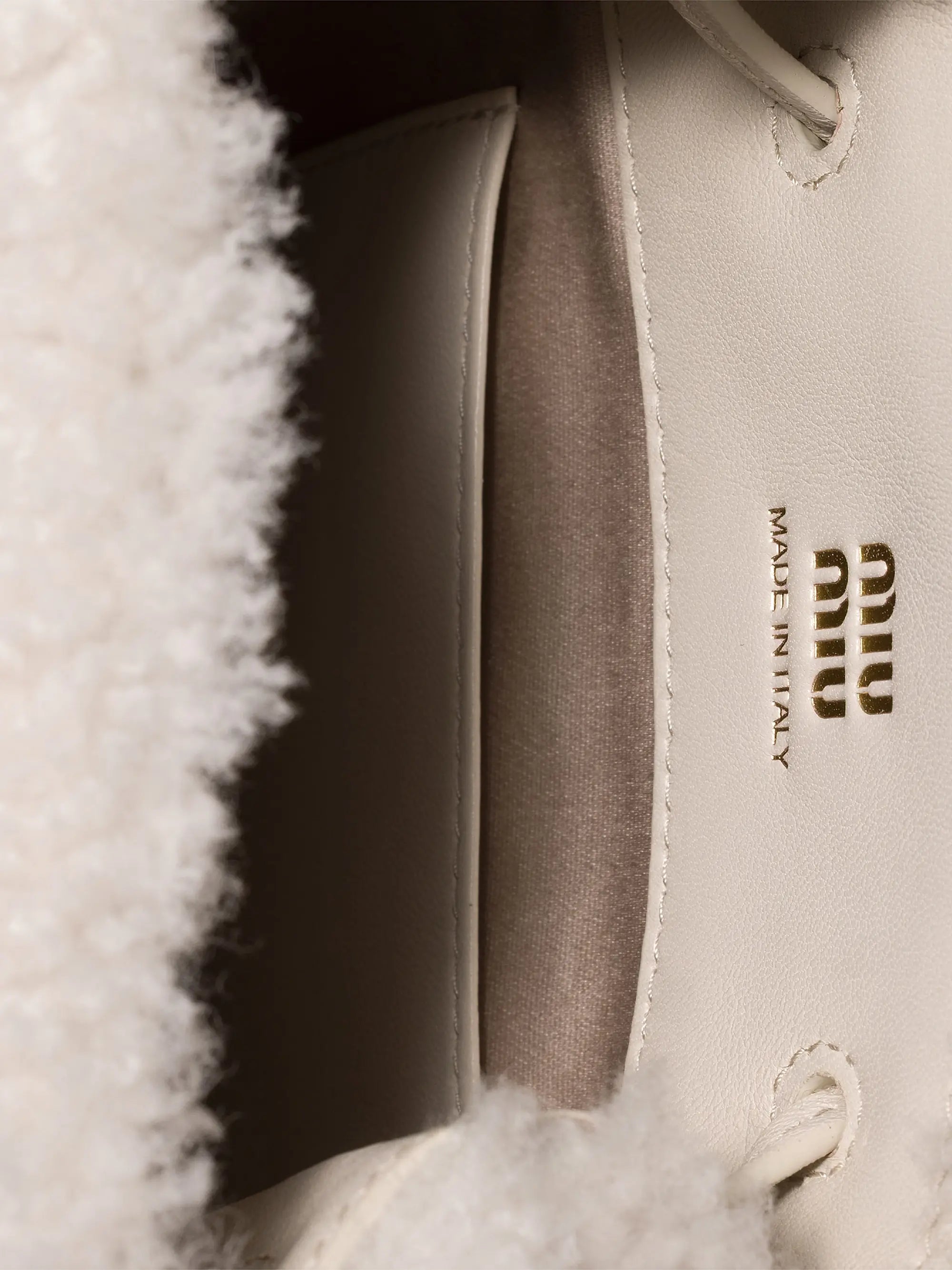 #color_light-beige