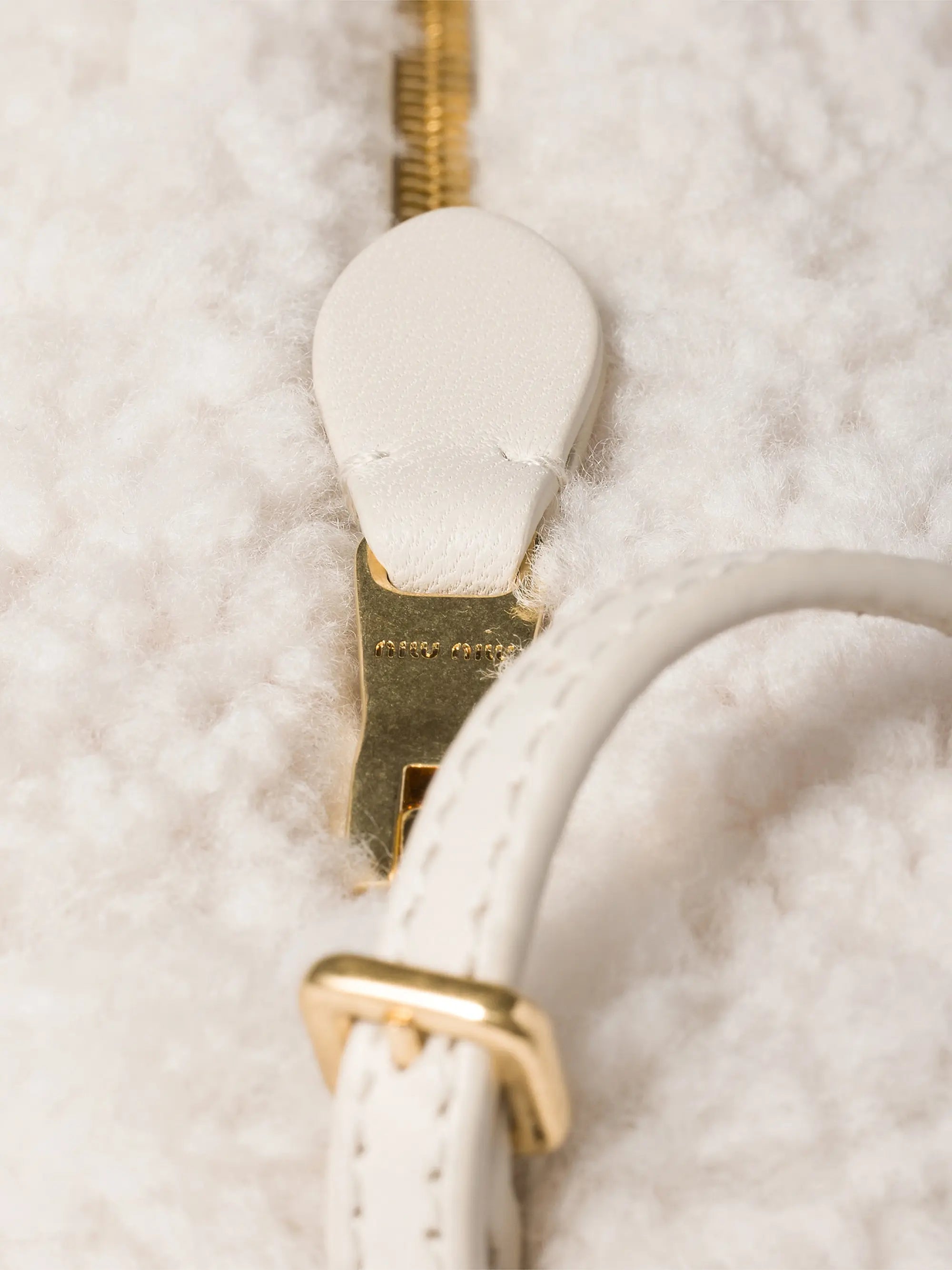 #color_off-white