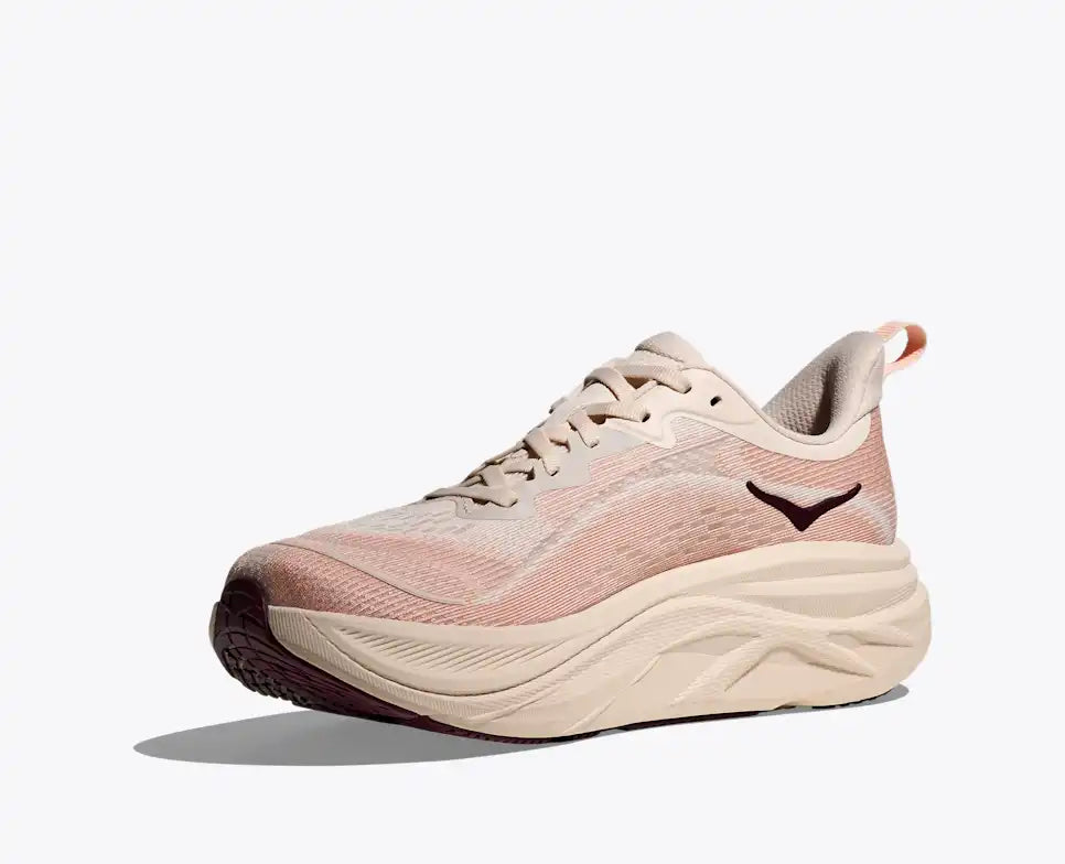 Hoka Skyflow rose cream / rose latte