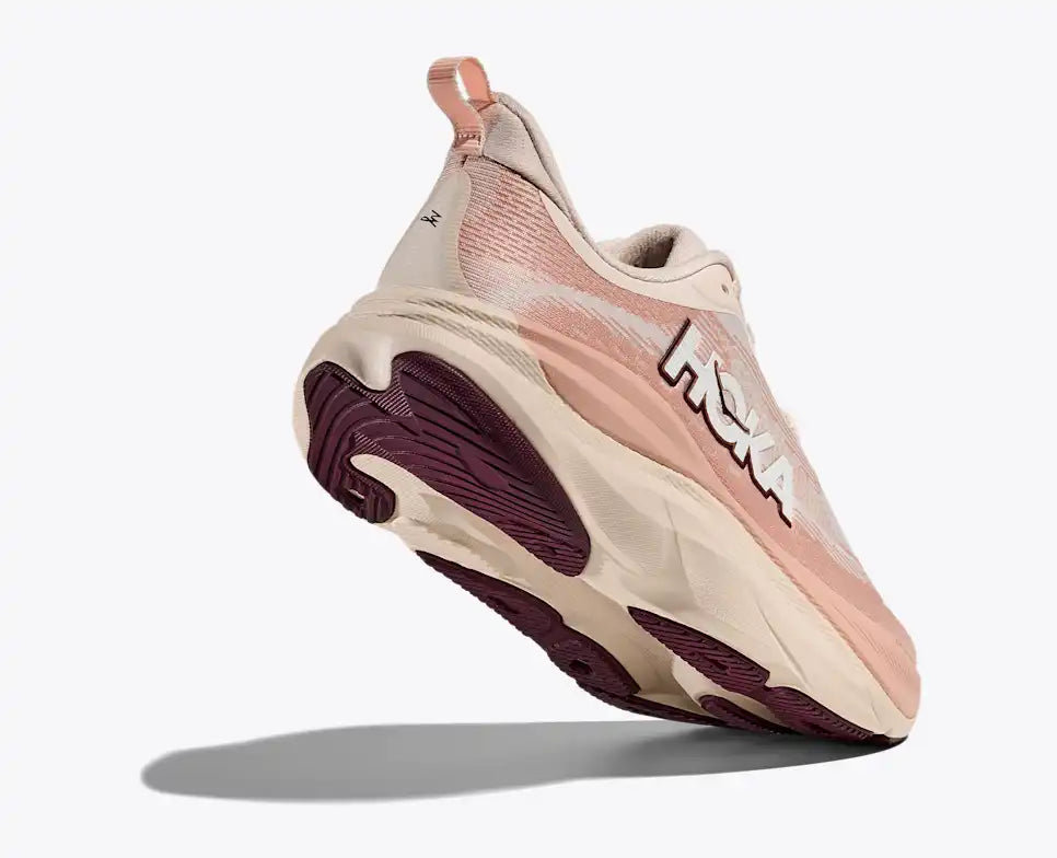 Hoka Skyflow rose cream / rose latte