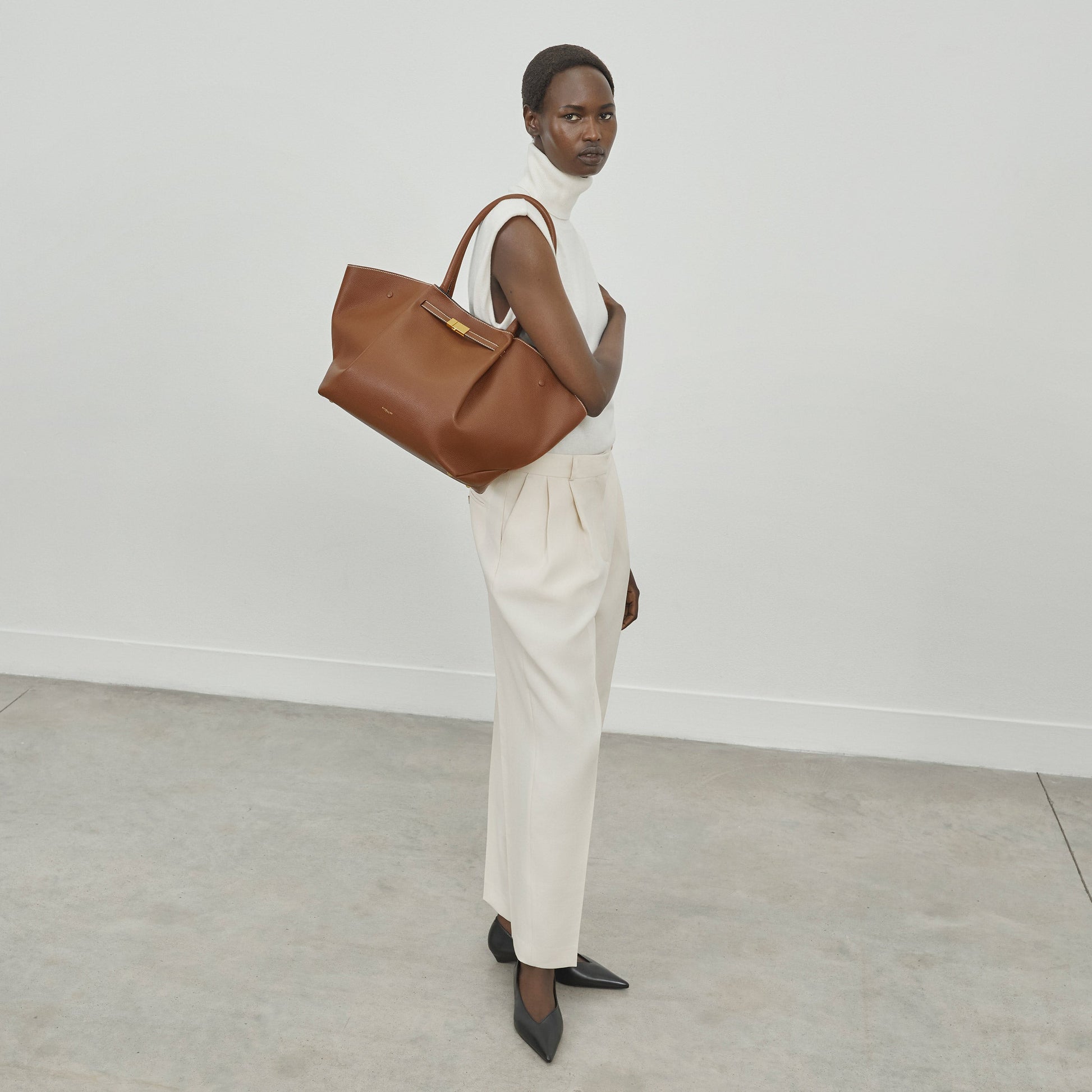 DeMellier The New York tan small grain ecru stitching