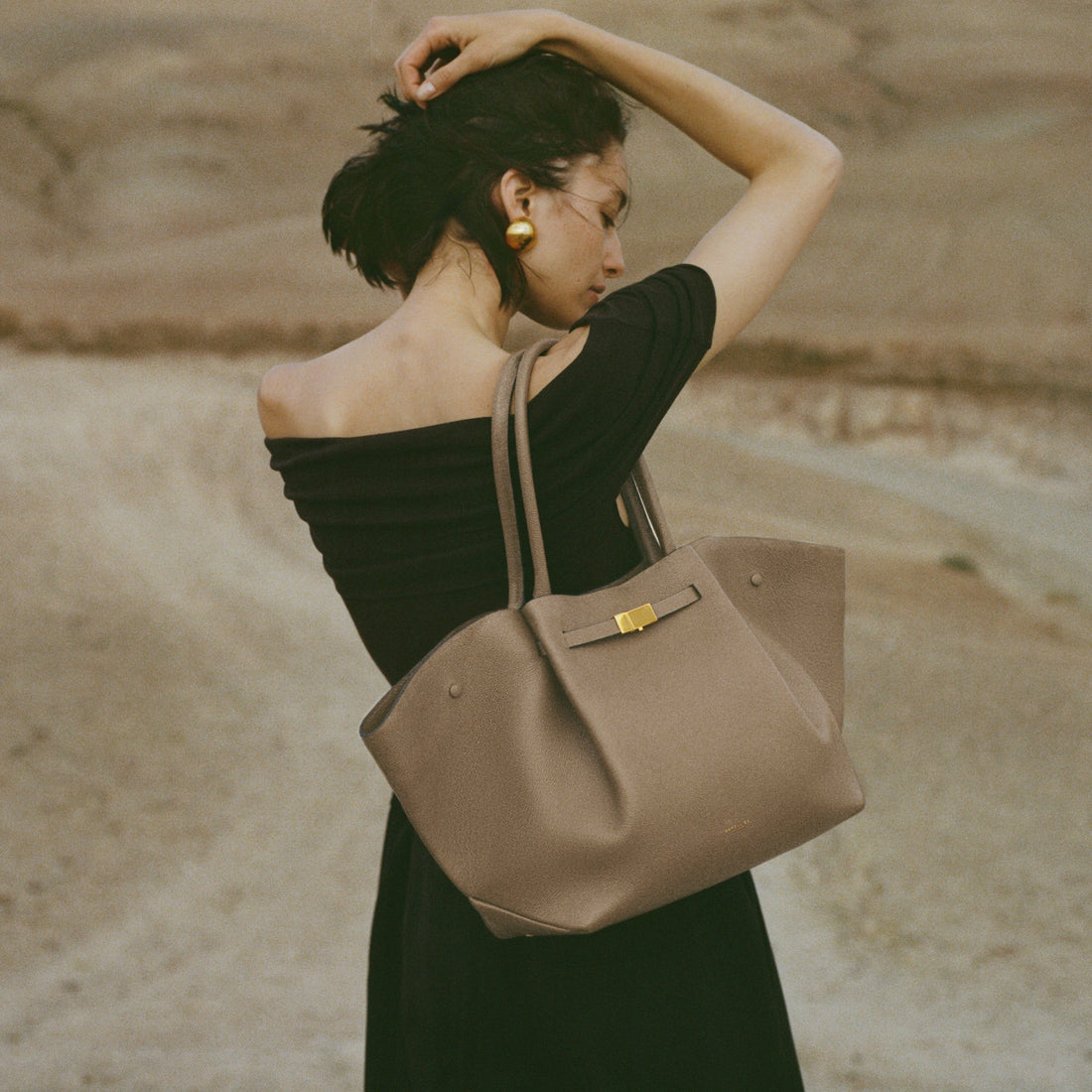 DeMellier The New York dark sand small grain