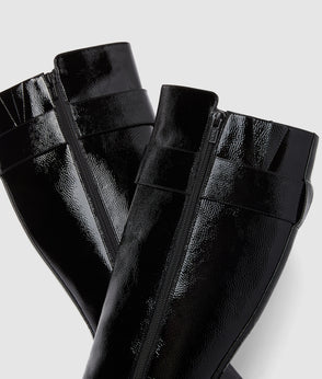 KarlLagerfeld Kautograph Small Glossy Bucket Bag Tobacco