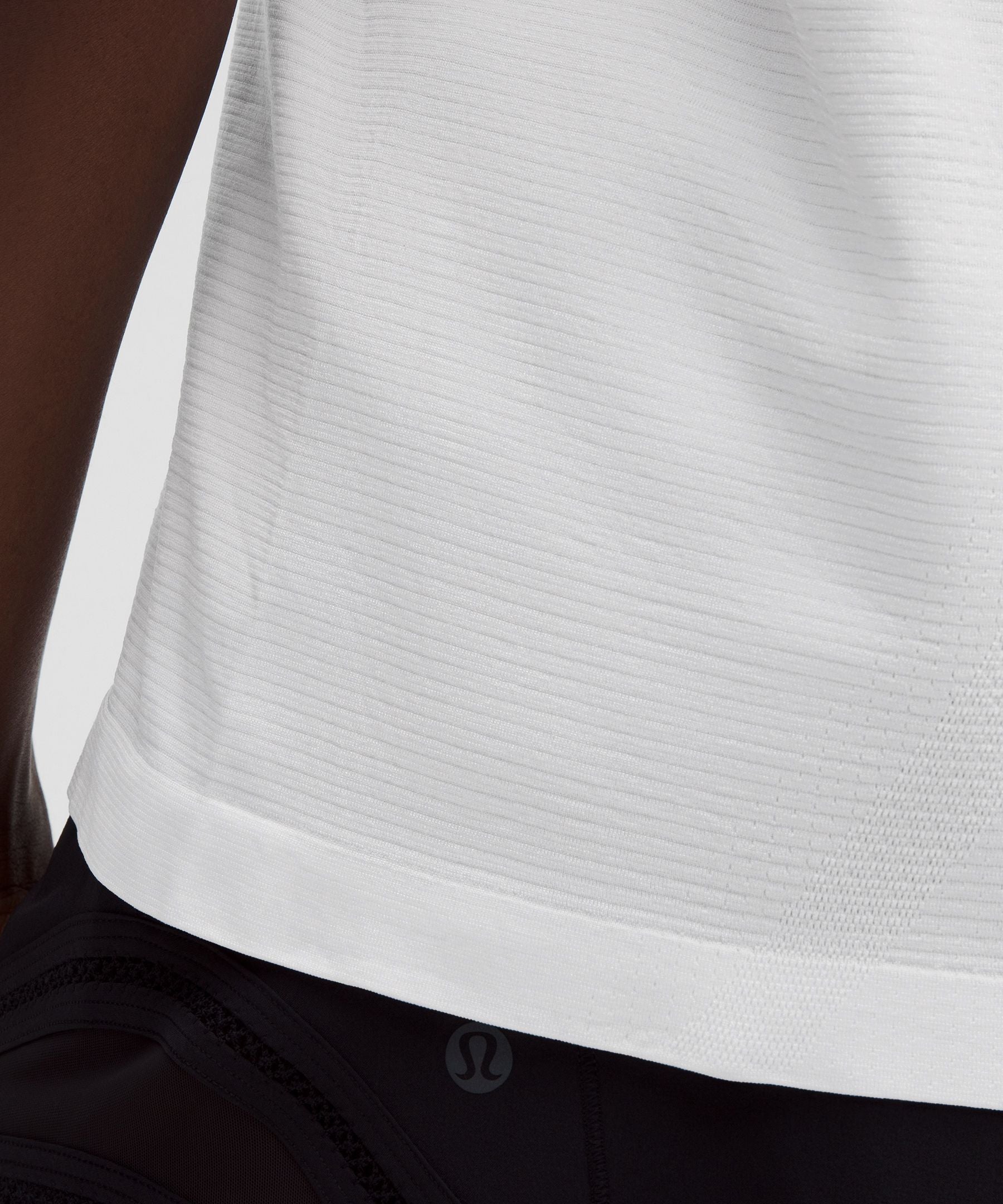 #color_white/white