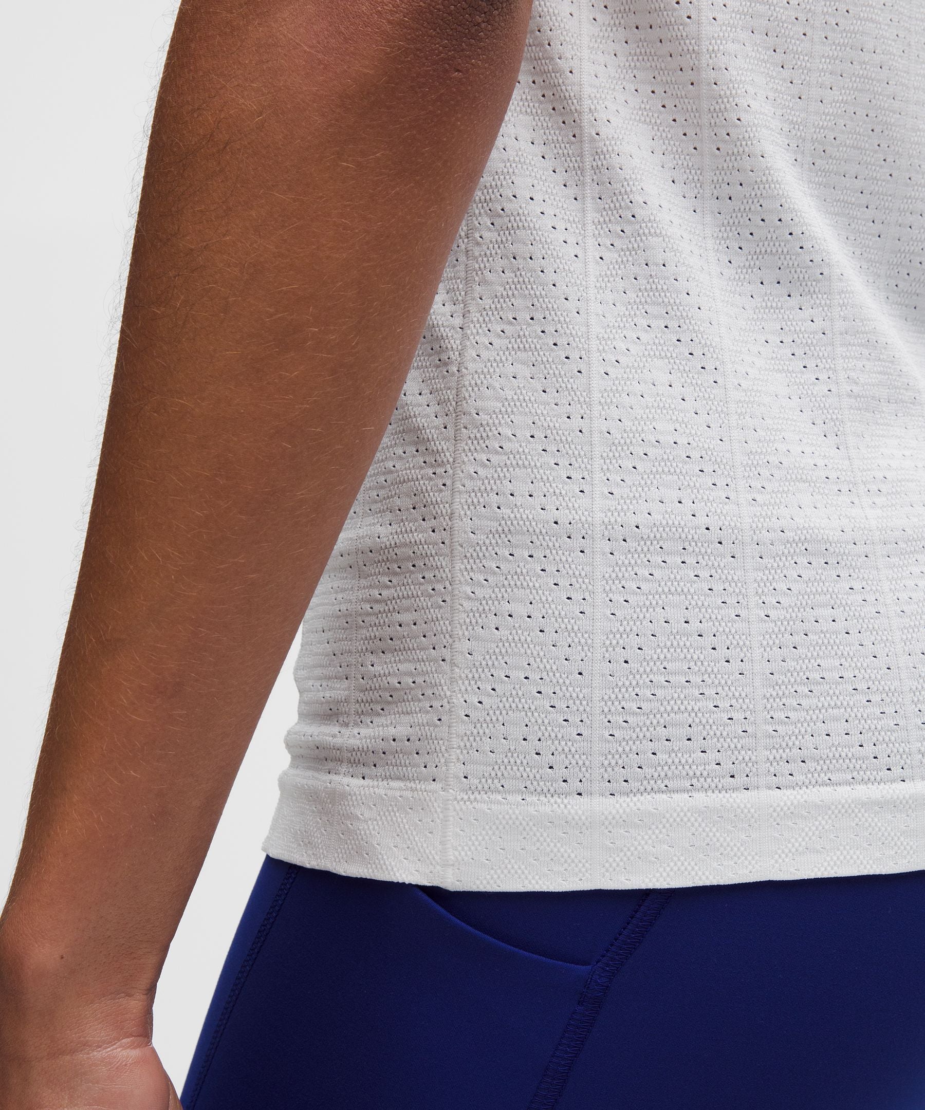 #color_herringbone-dot-white