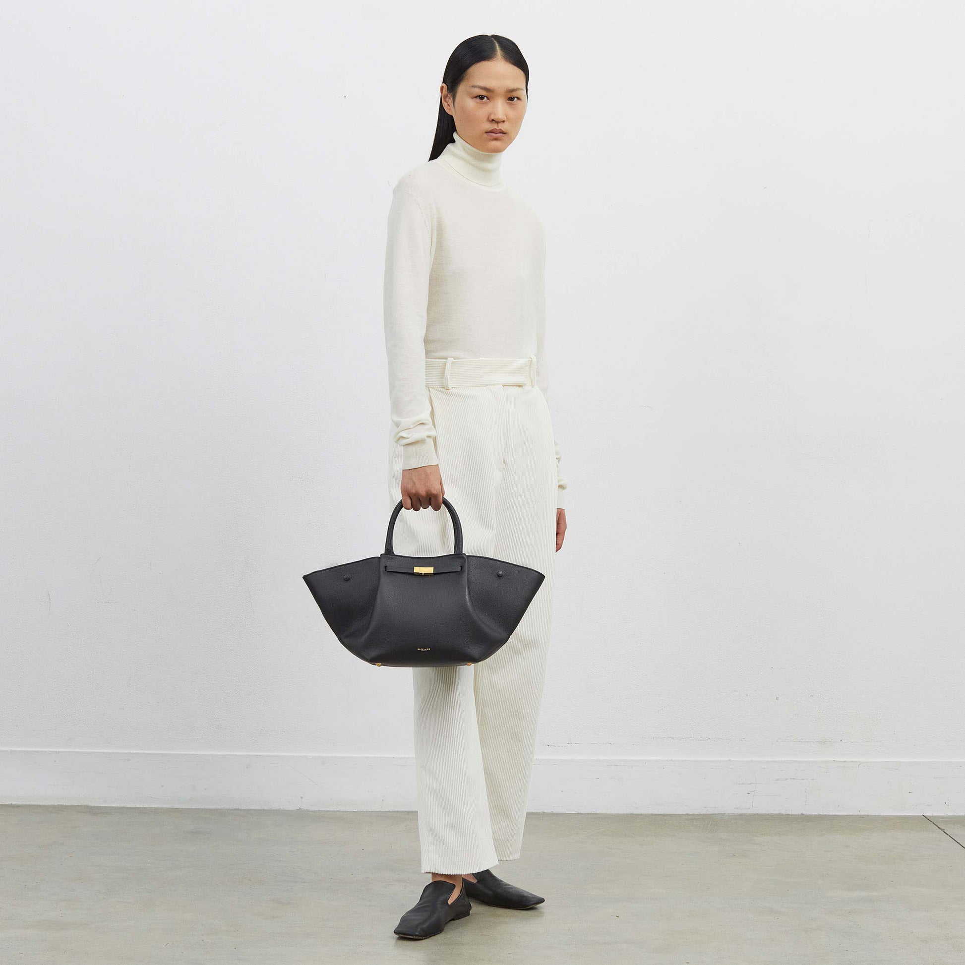 DeMellier The Midi New York dark sand small grain