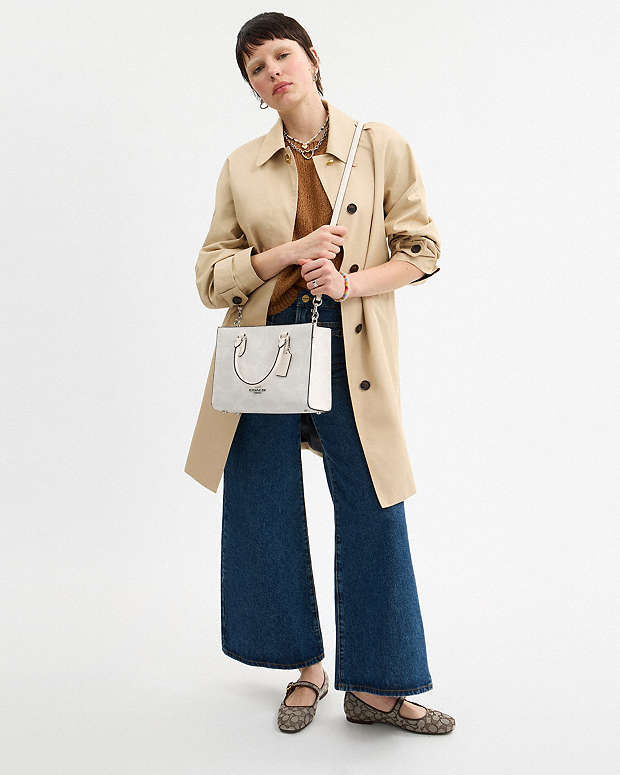 Maggie Small Tote Bag In Signature Canvas Sv-White-Chalk Sv-White-Chalk
