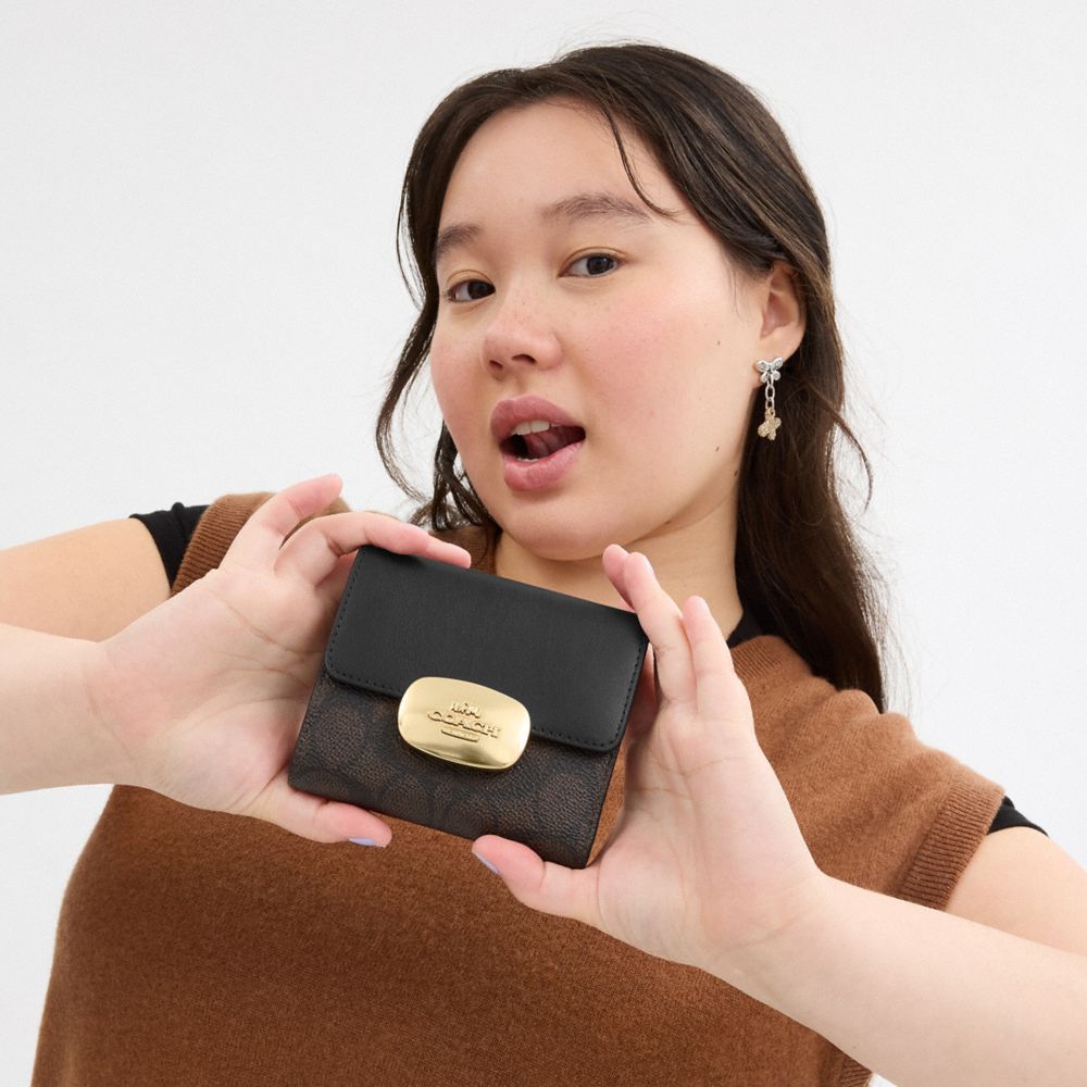 Coach Eliza Small Wallet In Signature Canvas Gold Walnut Black
