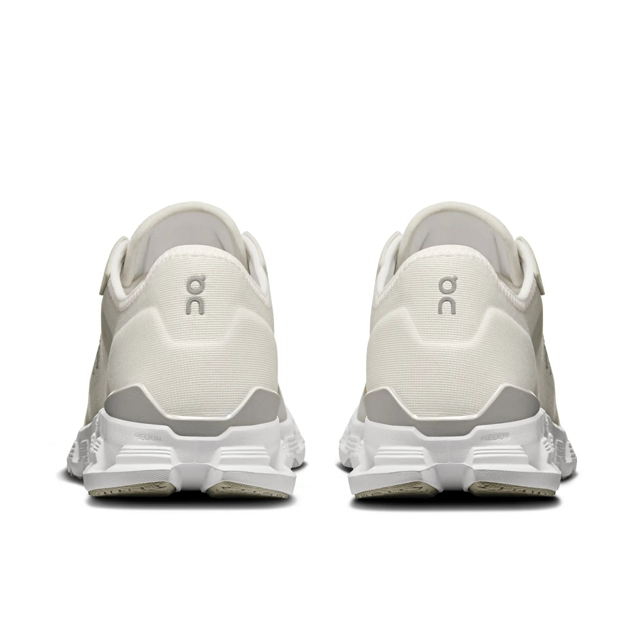 On Running Cloud X 4 AD White Wolf