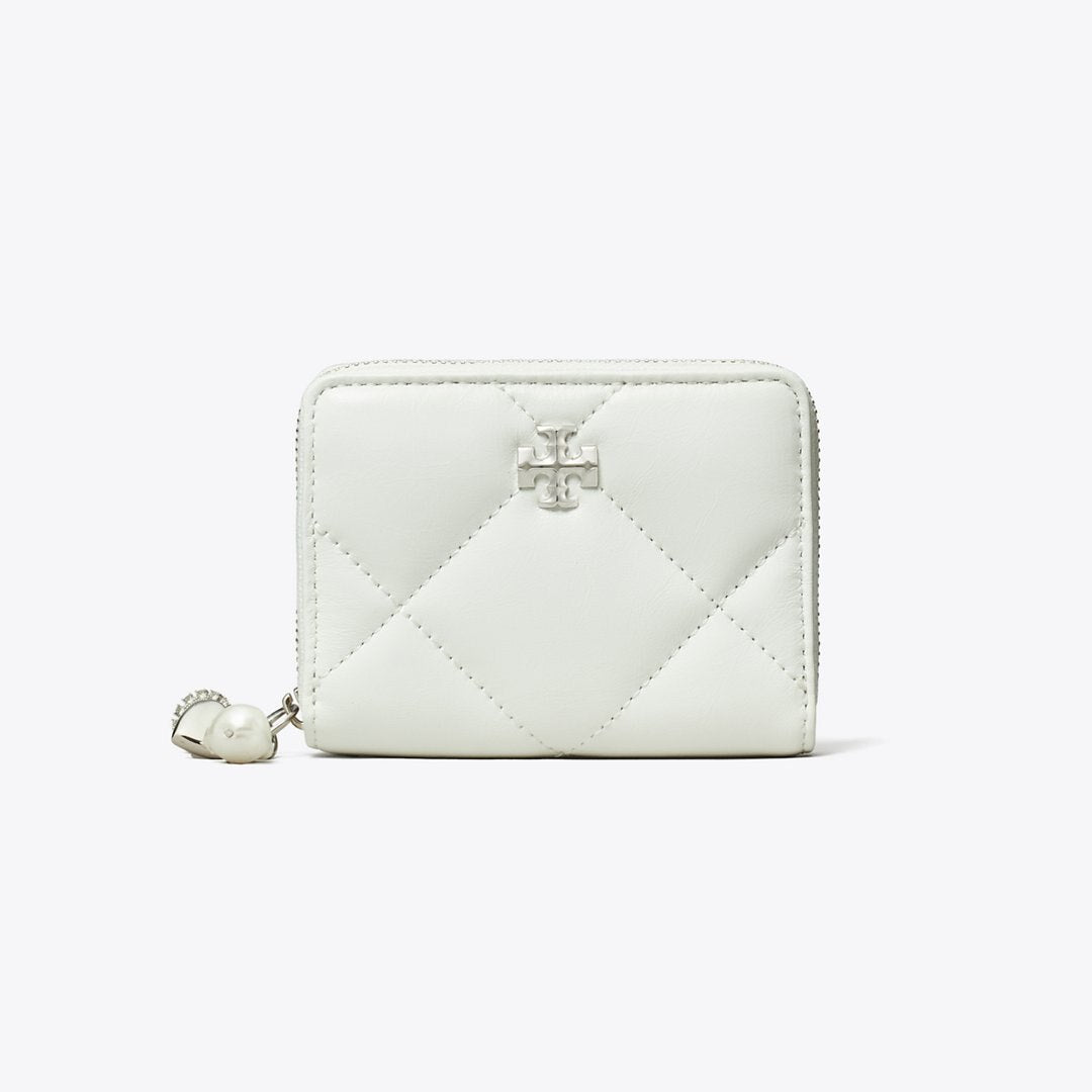 Tory Burch Small Kira Diamond Quilt Distressed Charm Zip-Around Wallet Blanc